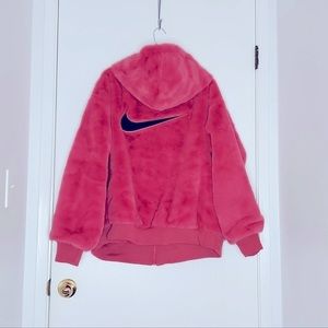 Nike Sportswear Essentials
Women's Faux Fur Jacket